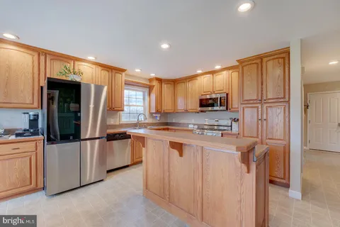 $699,990 | 33 Milbourn Manor Drive, Camden Wyoming, DE 19934