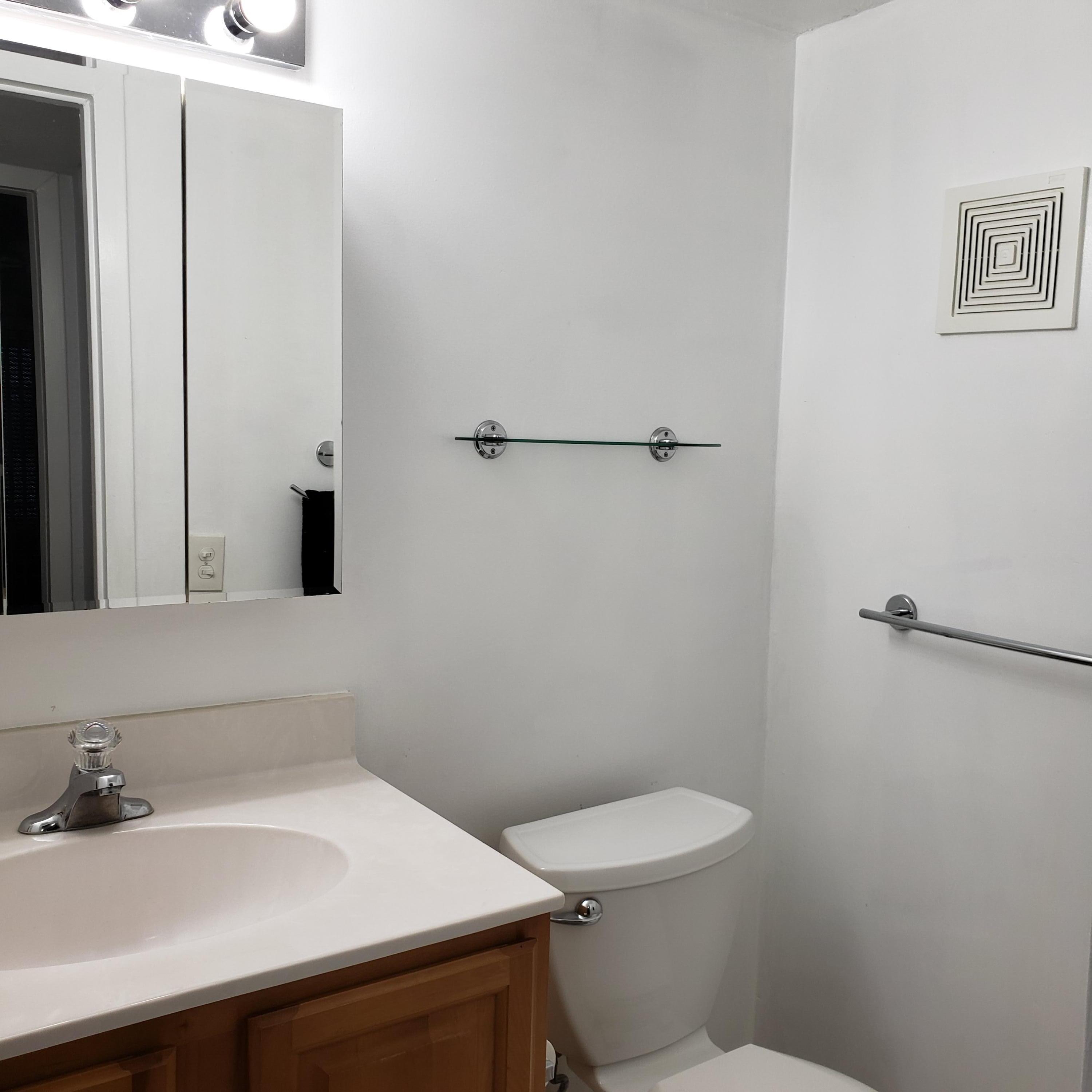 1085 Exeter Boca Raton, FL 33434 - Photo 12 of 33 bathroom