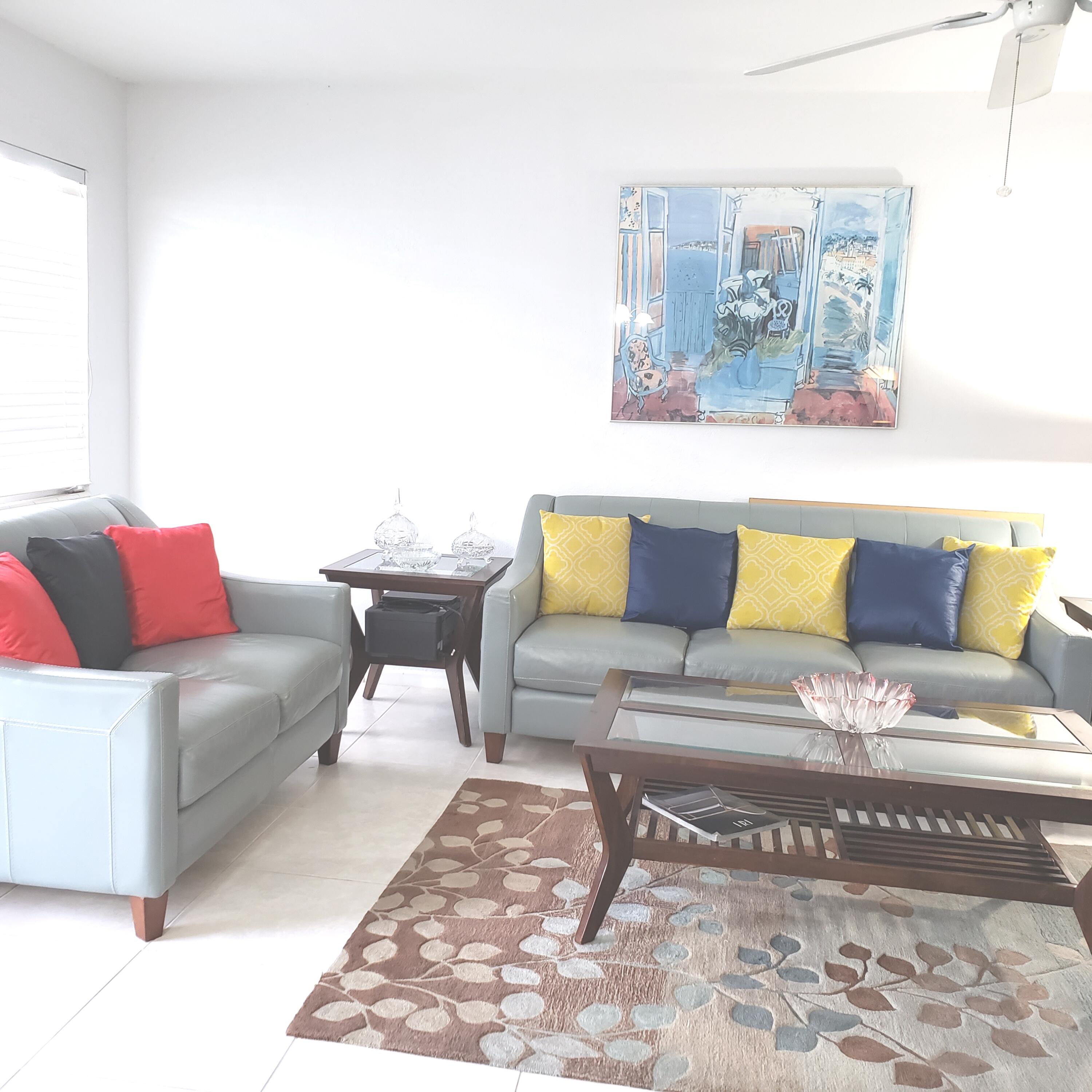 1085 Exeter Boca Raton, FL 33434 - Photo 4 of 33 living room