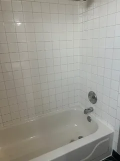 $1,800 | 2046 West Grand Avenue, Unit 2F, Chicago, IL 60612