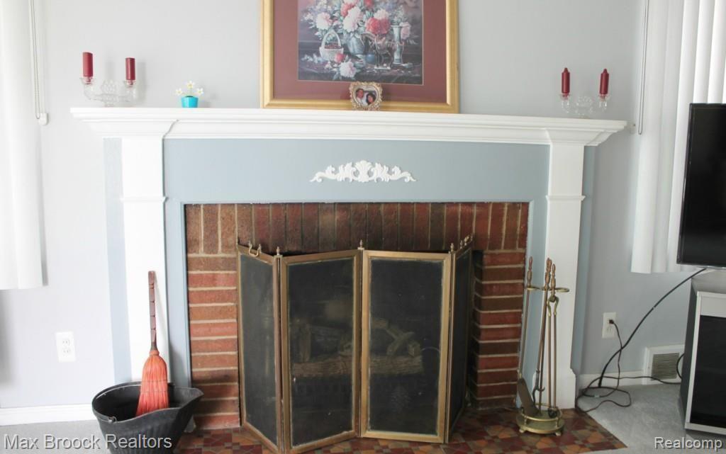 1224 Dorothea Road Berkley, MI 48072 - Photo 4 of 23 IMG_5002.jpg