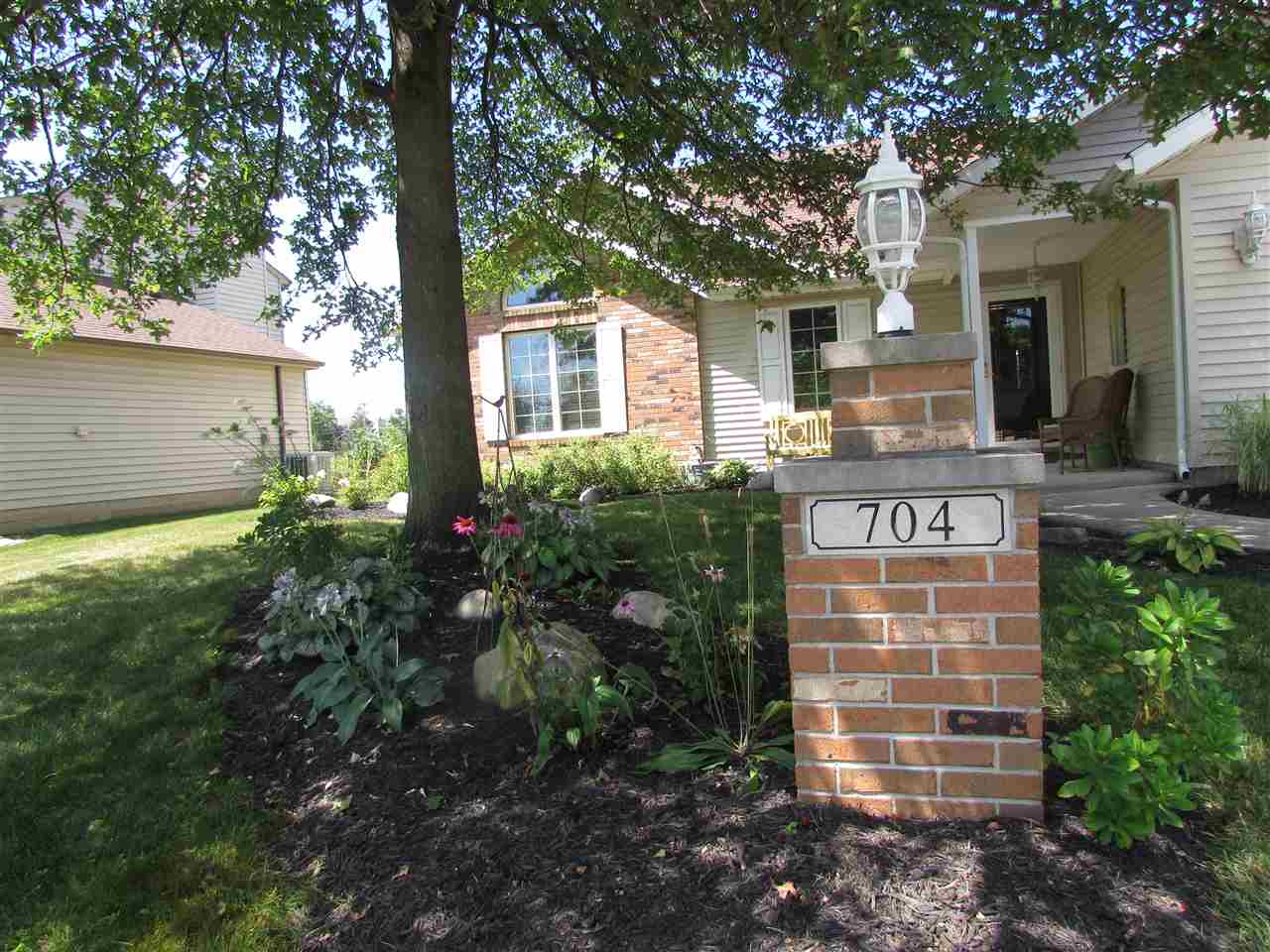 704 Autumn Ridge Lane Fort Wayne, IN 46804 - Photo 2 of 36
