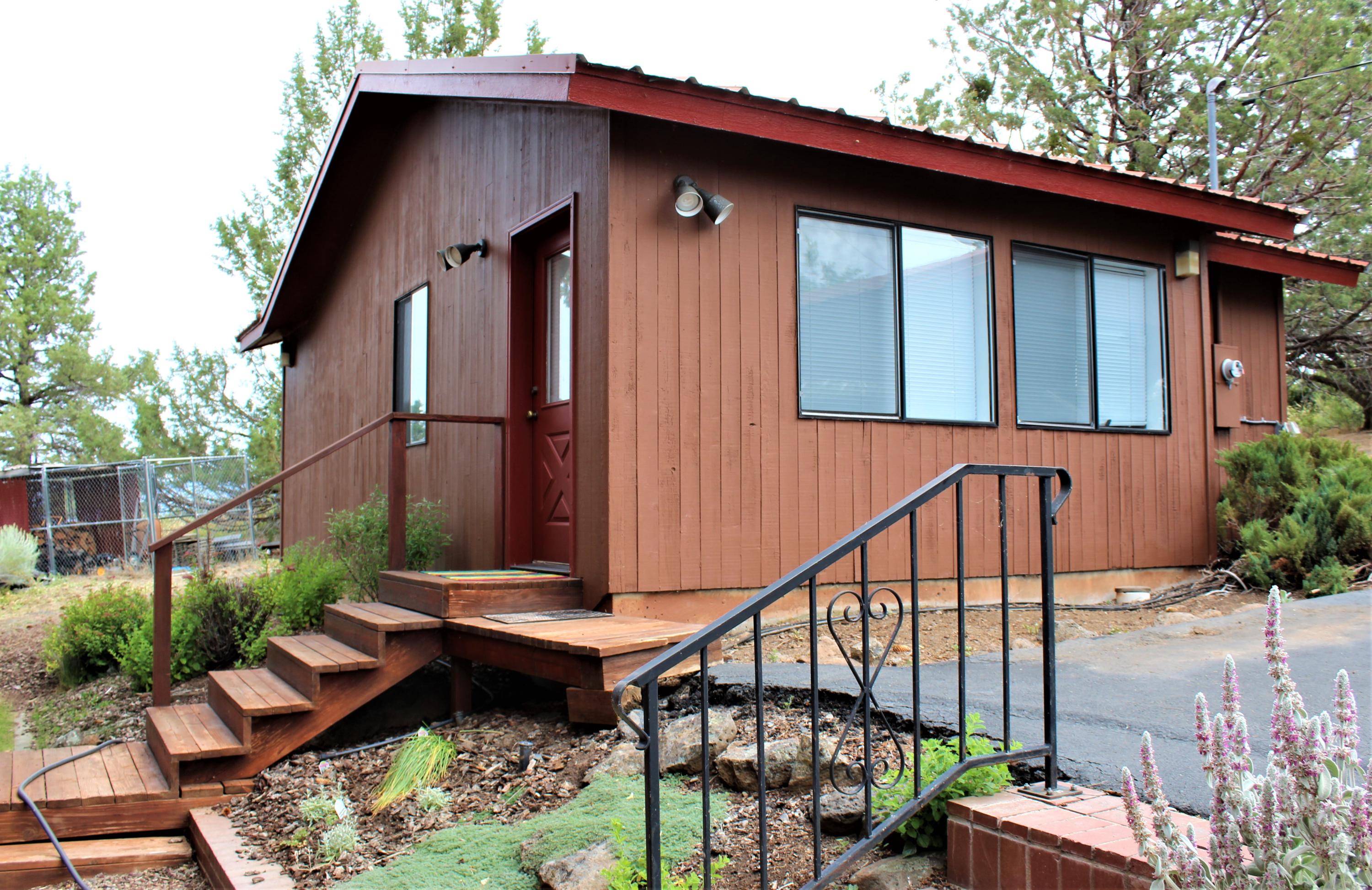 5775 Sunset Ridge Road Klamath Falls, OR 97601 - Photo 38 of 47 Guest Cottage