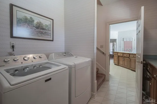 a view of house with garden