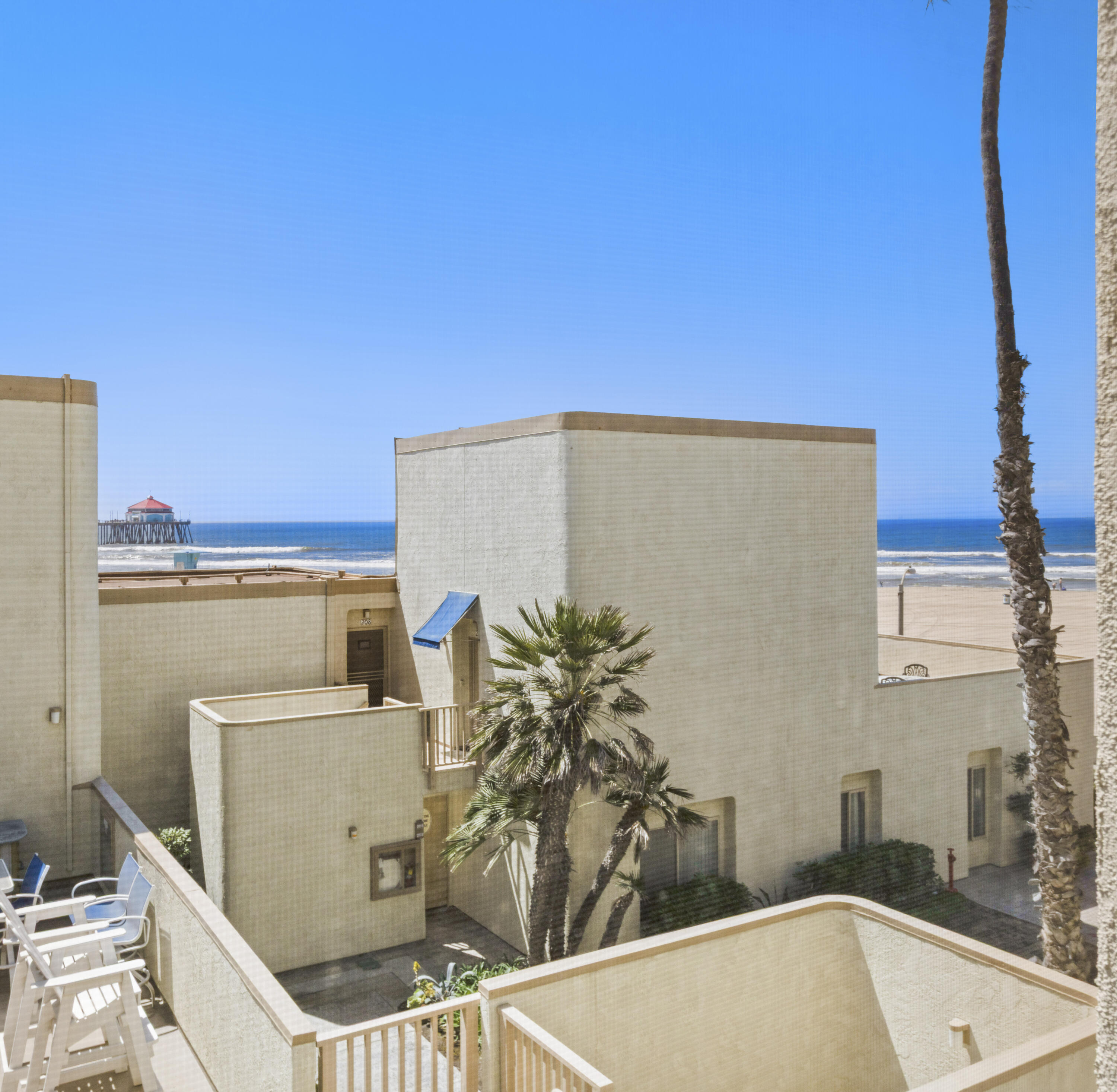 711 Pacific Coast Highway, Unit 206 Huntington Beach, CA 92648 - Photo 26 of 32 a terrace with a table and chairs