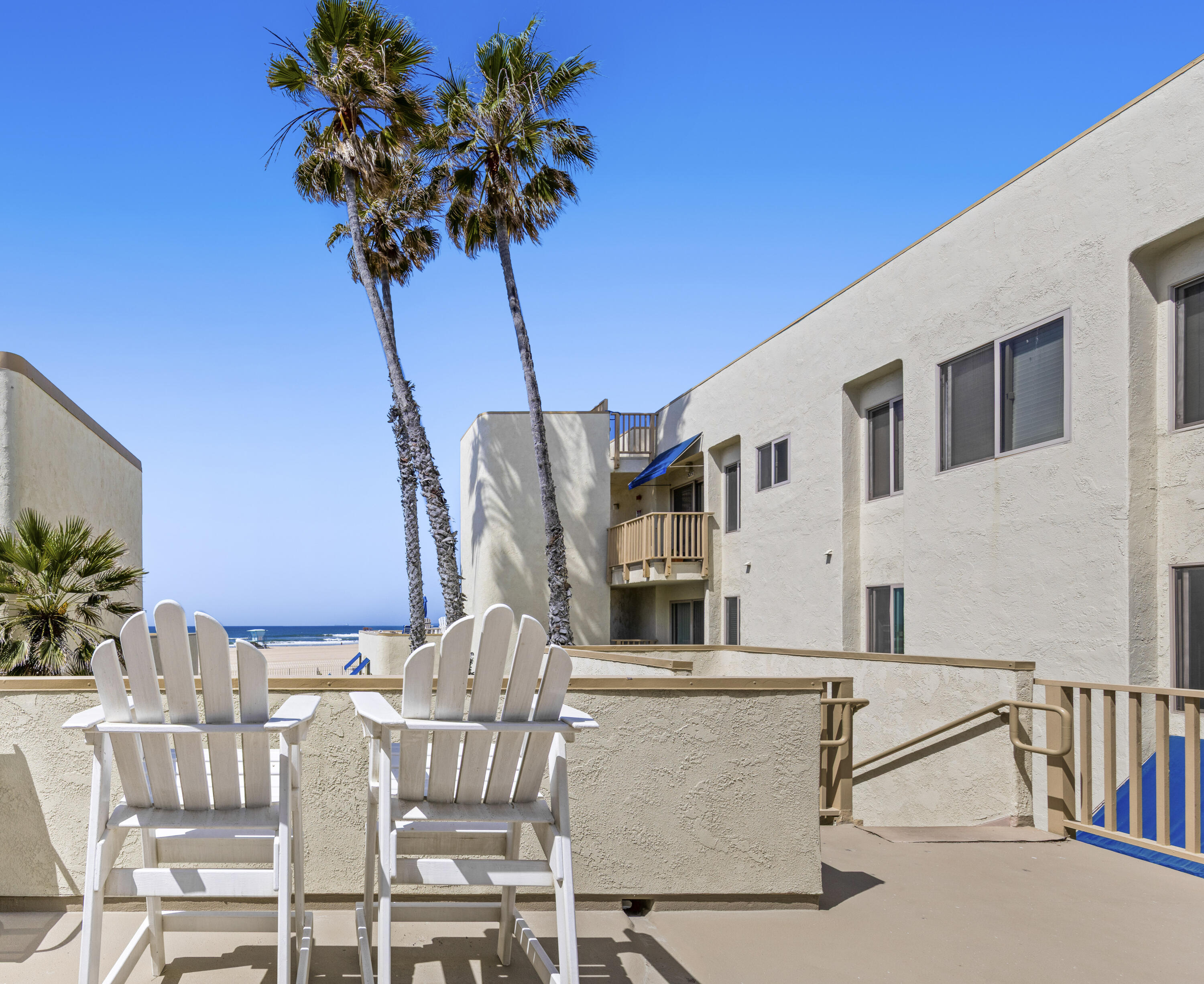 711 Pacific Coast Highway, Unit 206 Huntington Beach, CA 92648 - Photo 3 of 32 a living room with furniture