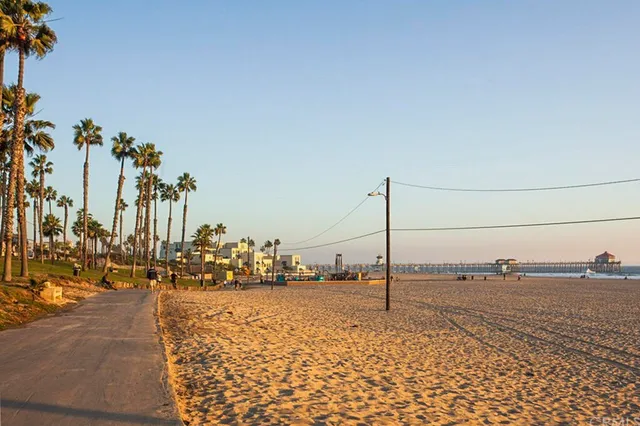 $1,495,000 | 711 Pacific Coast Highway, Unit 206, Huntington Beach, CA 92648