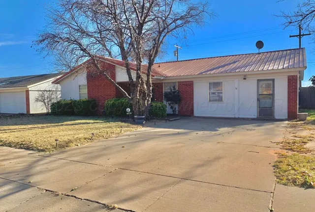 $107,000 | 1904 Palo Duro Drive, Memphis, TX 79245