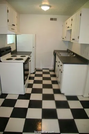 $900 | 314 South Haswell Drive, Unit B, Bryan, TX 77803