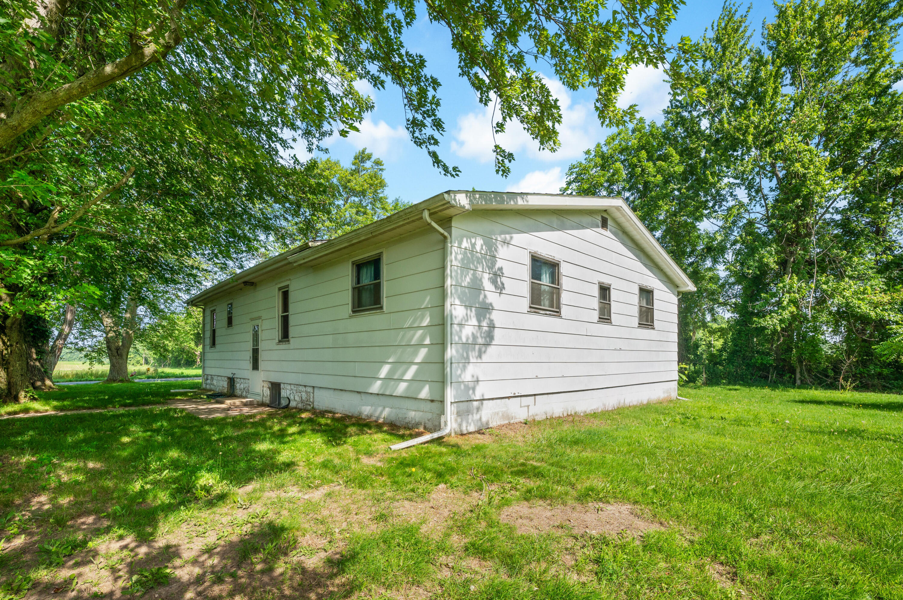 3709 Michael Road Eau Claire, MI 49111 - Photo 6 of 44 0606DSC_0753 (1)