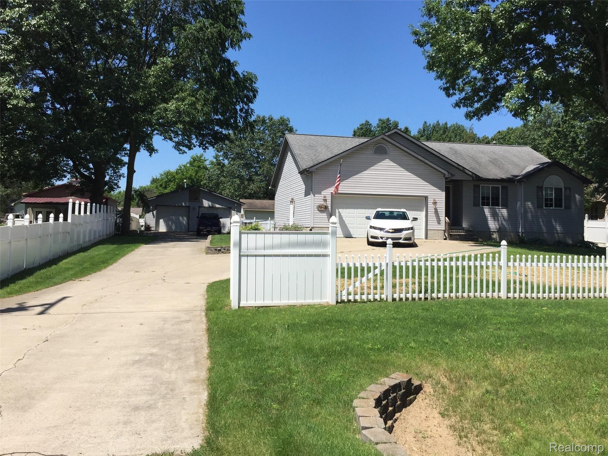 7047 Gillette Road Flushing, MI 48433 - Photo 3 of 38 Driveway veers off to the garage, or straight back to the pole barn.
