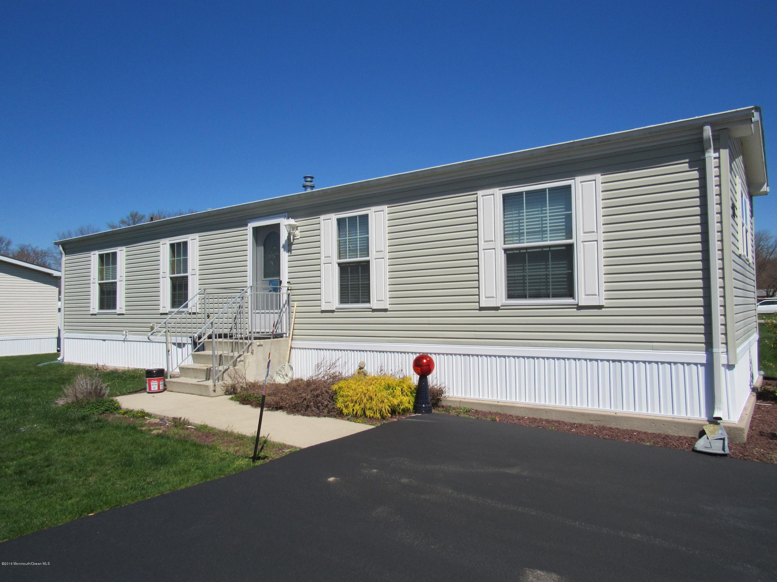 180 Farm Road Freehold, NJ 07728 - Photo 2 of 14 IMG_1807