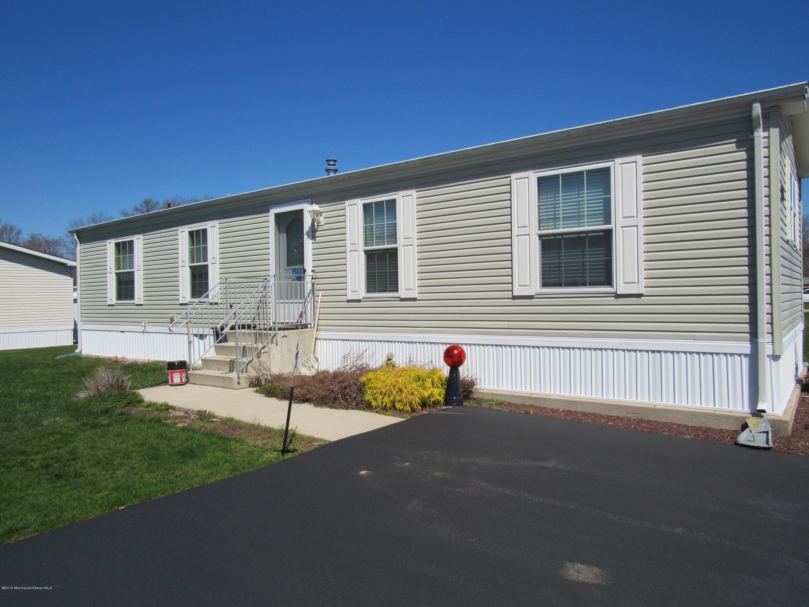 180 Farm Road Freehold, NJ 07728 - Photo 3 of 14 IMG_1808