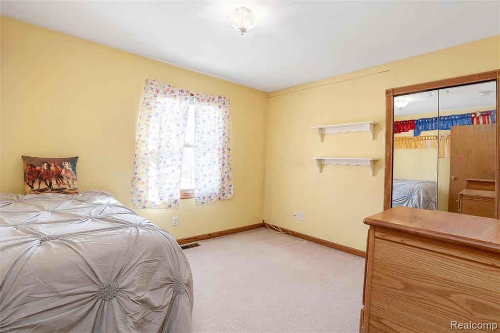 2085 South Hadley Road Ortonville, MI 48462 - Photo 14 of 35