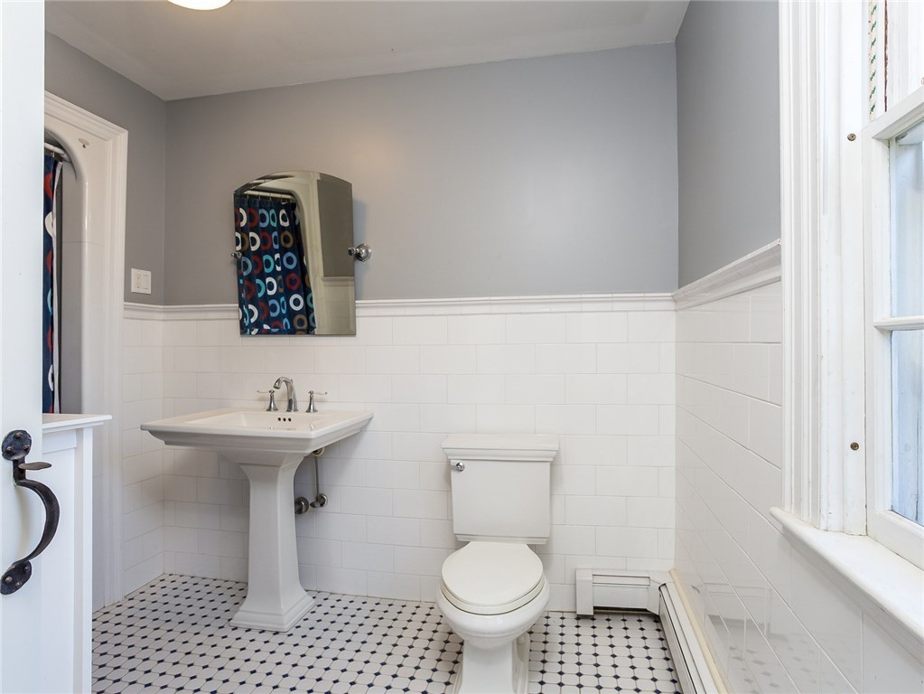 68 Indian Point Road Tiverton, RI 02878 - Photo 34 of 40