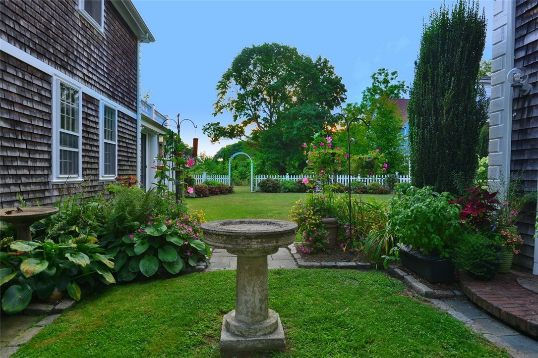 68 Indian Point Road Tiverton, RI 02878 - Photo 7 of 40