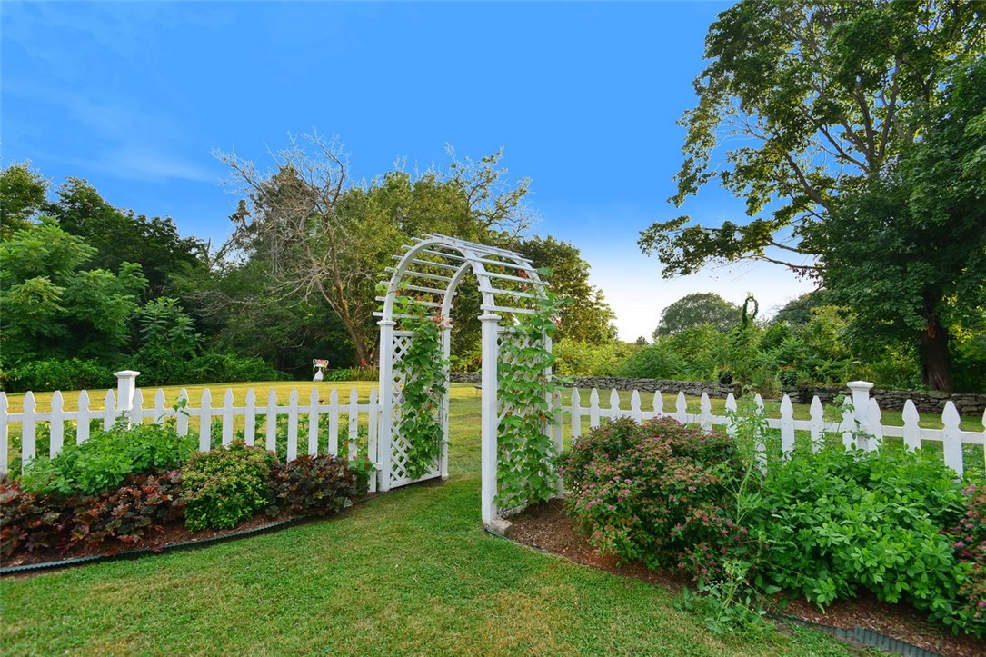 68 Indian Point Road Tiverton, RI 02878 - Photo 8 of 40