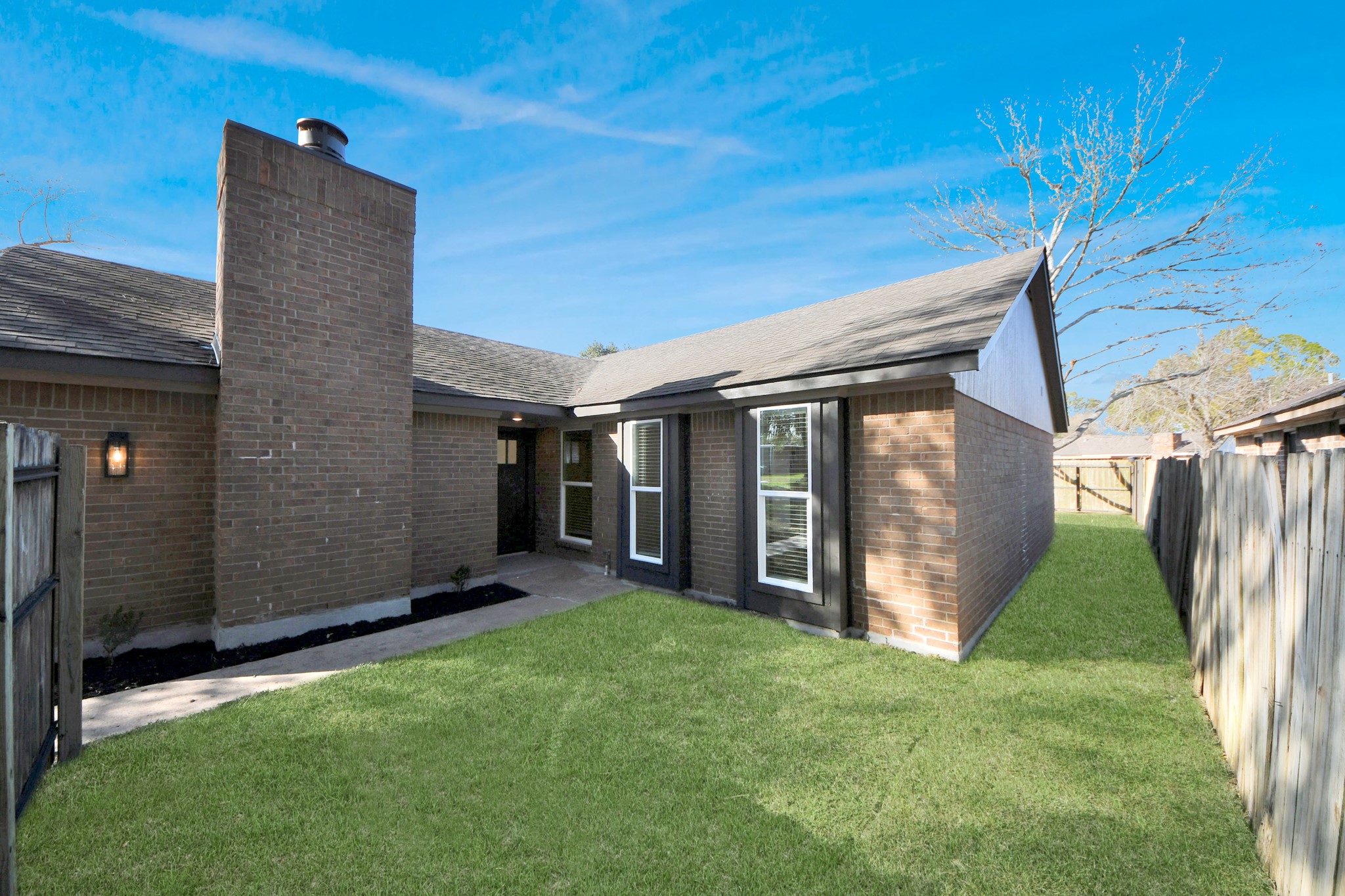 3305 Avenue R Rosenberg, TX 77471 - Photo 21 of 24 spacious front yard.