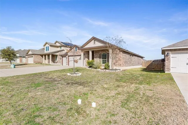 $329,500 | 2820 Keathley Drive, Lorena, TX 76655