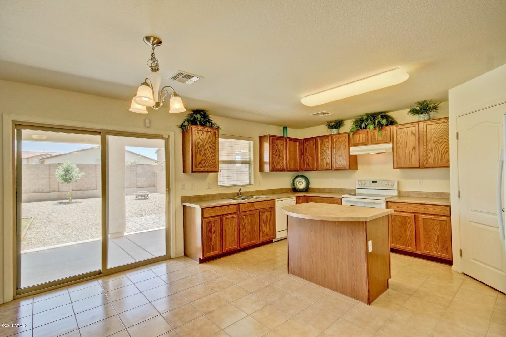 17651 West Red Bird Road Surprise, AZ 85387 - Photo 11 of 30 kitchen