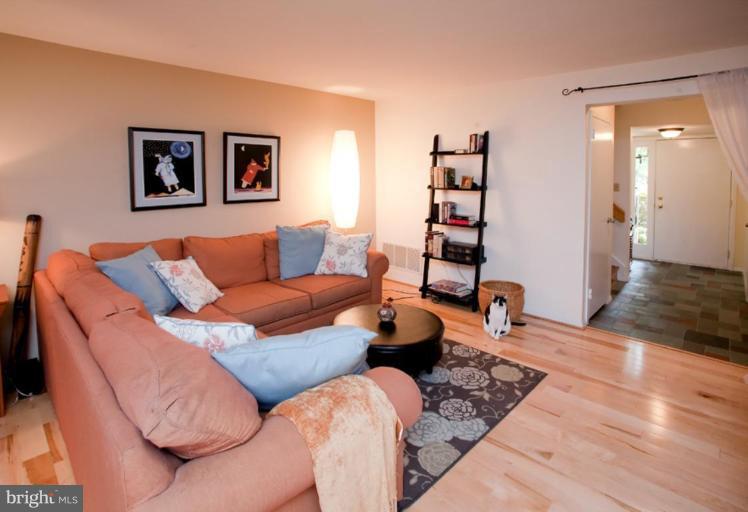 1745 Ivy Oak Square, Unit 3 Reston, VA 20190 - Photo 14 of 30 Living Room #2