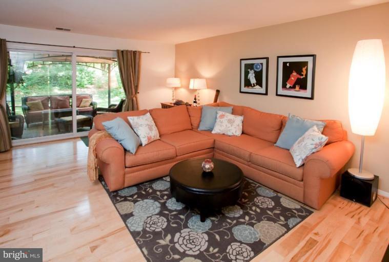 1745 Ivy Oak Square, Unit 3 Reston, VA 20190 - Photo 18 of 30 Living Room