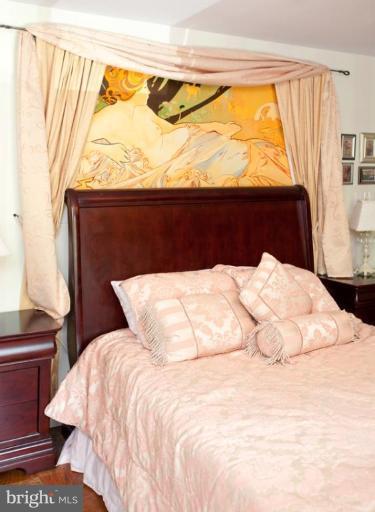 1745 Ivy Oak Square, Unit 3 Reston, VA 20190 - Photo 9 of 30 Custom Mural
