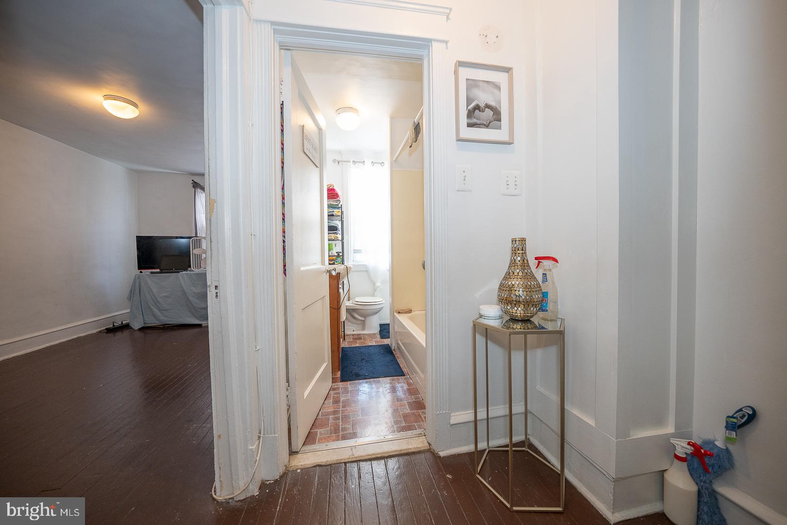 6980 Clinton Road Upper Darby, PA 19082 - Photo 15 of 33