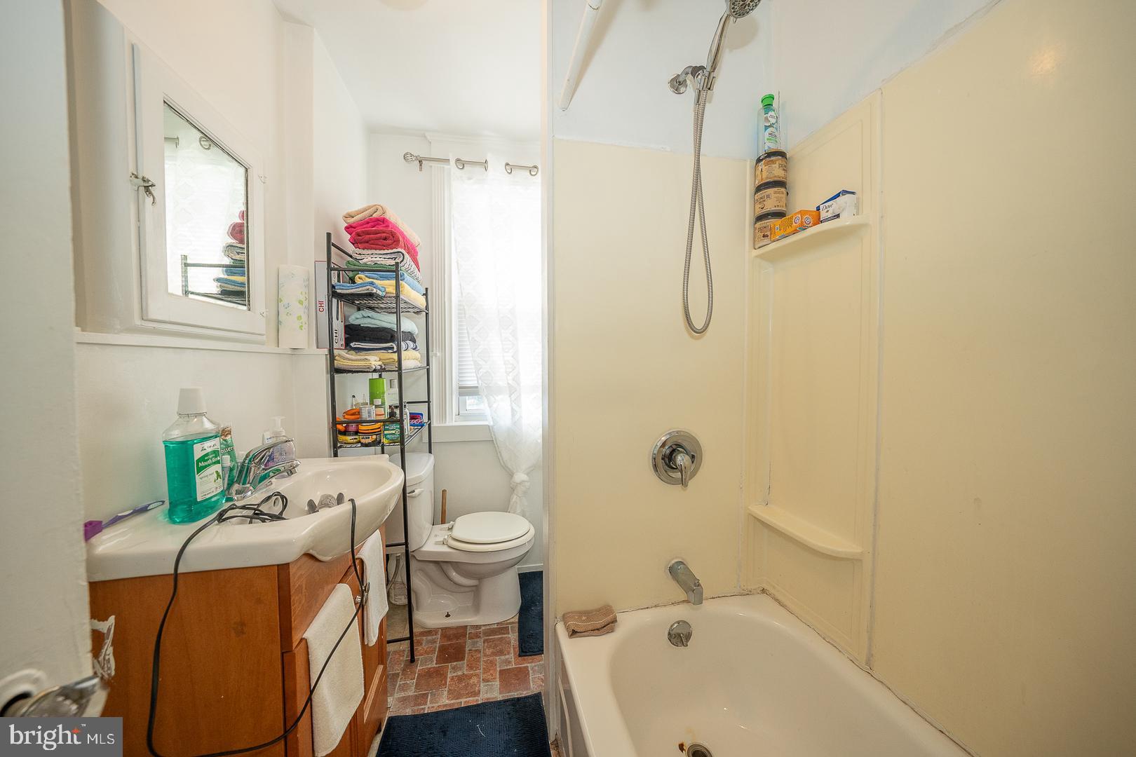 6980 Clinton Road Upper Darby, PA 19082 - Photo 16 of 33