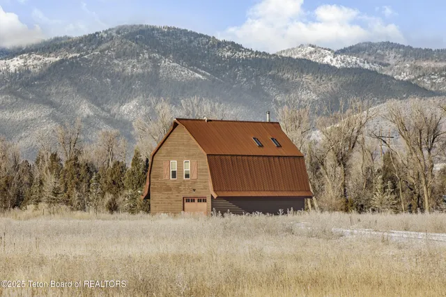 $2,299,000 | 863 Snake River Road, Swan Valley, ID 83449