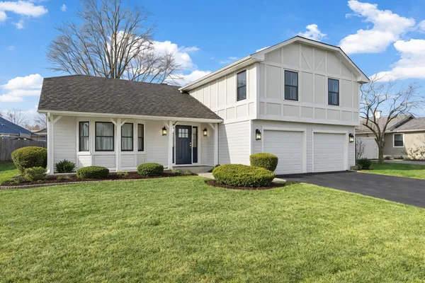 $515,000 | 3790 Whispering Trails Drive, Hoffman Estates, IL 60192