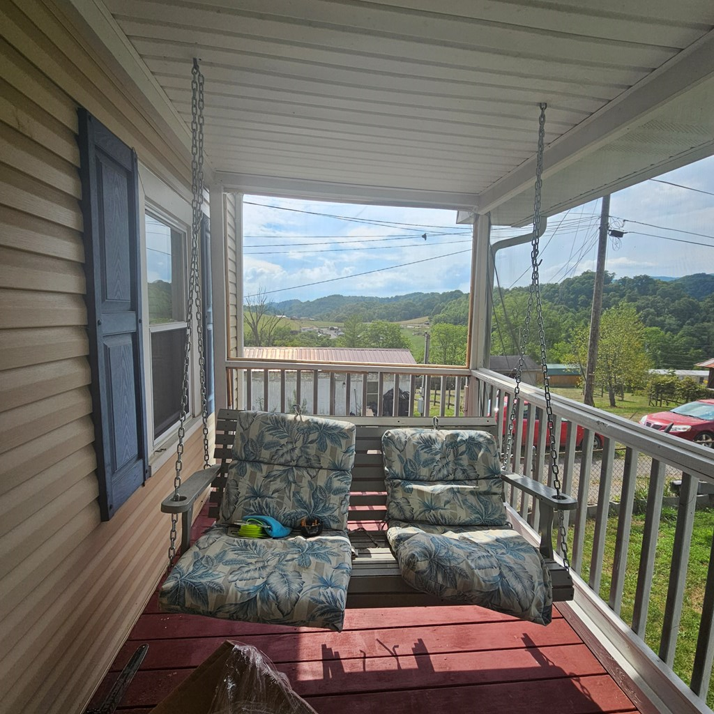 4292 Tunnel Road Honaker, VA 24260 - Photo 5 of 24 Gallery Image 5