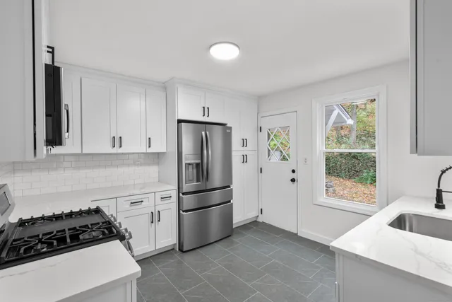 $359,900 | 43 Coppola Terrace, Derby, CT 06418