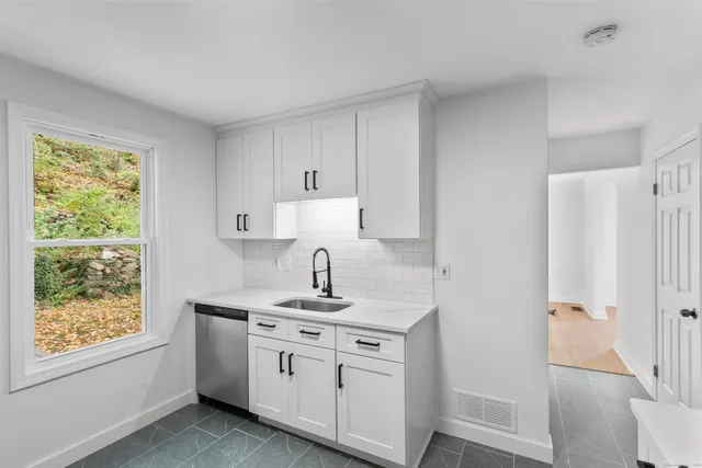 $359,900 | 43 Coppola Terrace, Derby, CT 06418