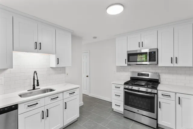 $359,900 | 43 Coppola Terrace, Derby, CT 06418