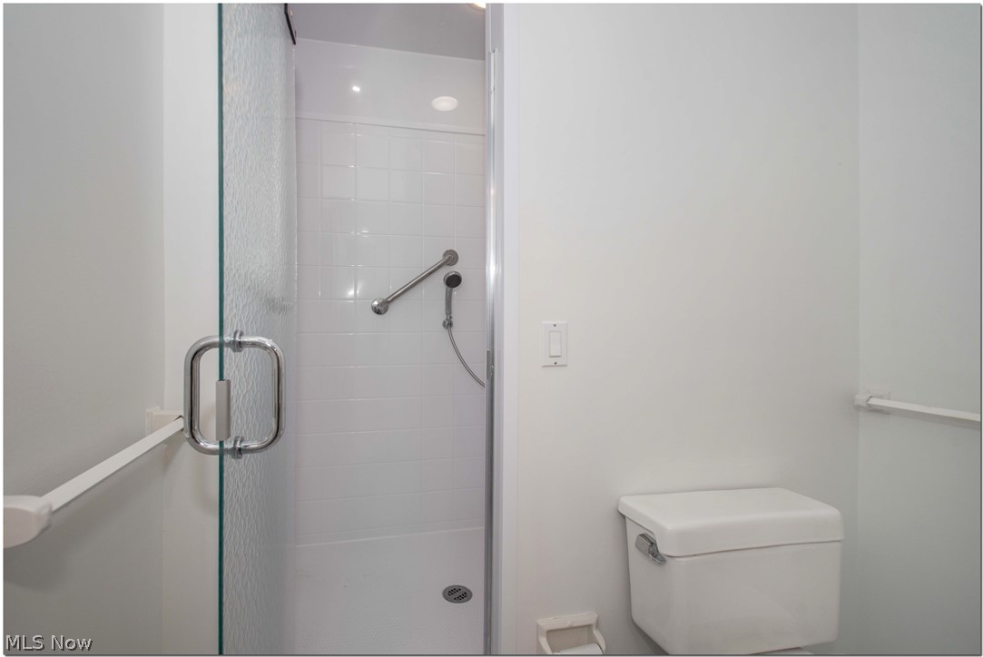 2060 Middleton Road Hudson, OH 44236 - Photo 18 of 33 Bathroom 2