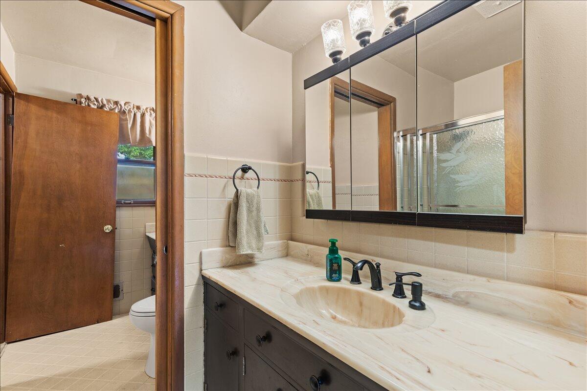 3223 West Cold Spring Road Greenfield, WI 53221 - Photo 12 of 35 15-Cold Spring-15