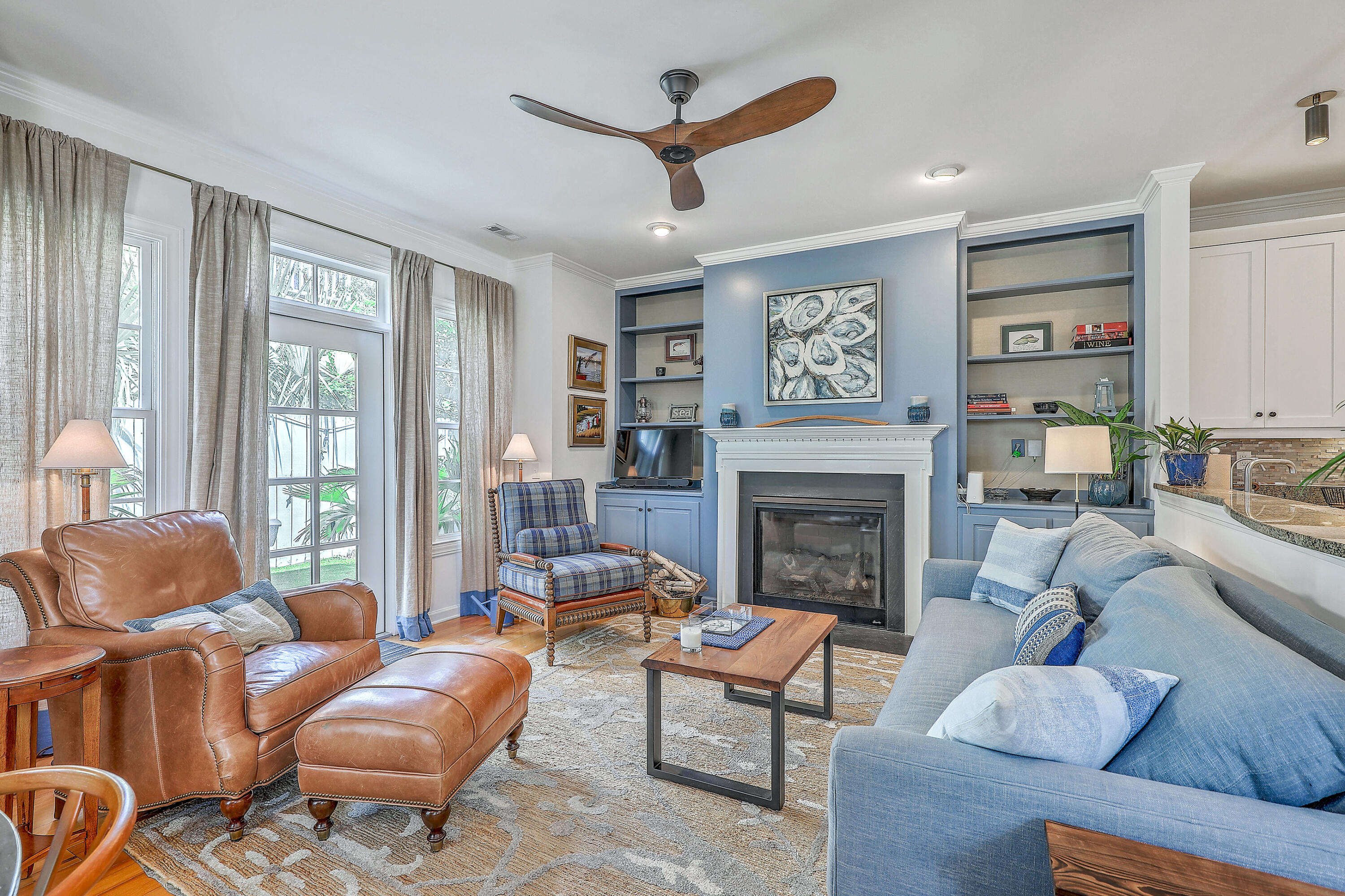 152 Spring Street, Unit E Charleston, SC 29403 - Photo 2 of 23 152 Spring Street living room