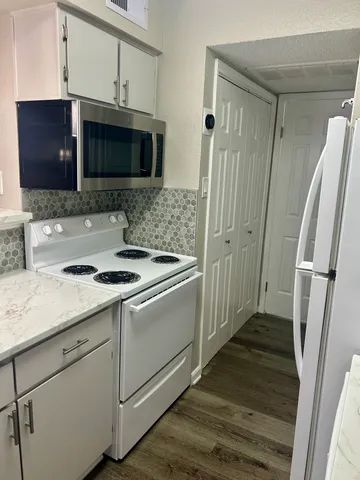 $94,000 | 12660 Ashford Point Drive, Unit 608, Houston, TX 77082