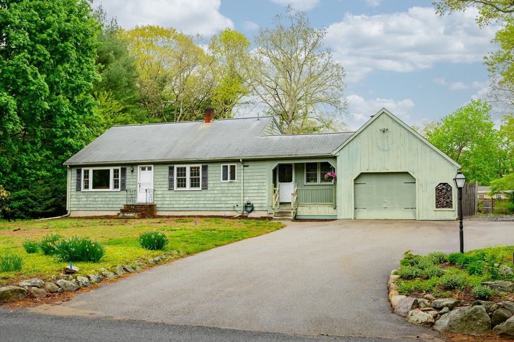 101 Brook Bend Road Hanover, MA 02339 - Photo 1 of 36 Gallery Image 1
