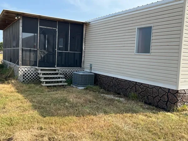 $2,500 | 18352 Wilber Road, Hamshire, TX 77622