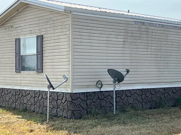 $2,500 | 18352 Wilber Road, Hamshire, TX 77622