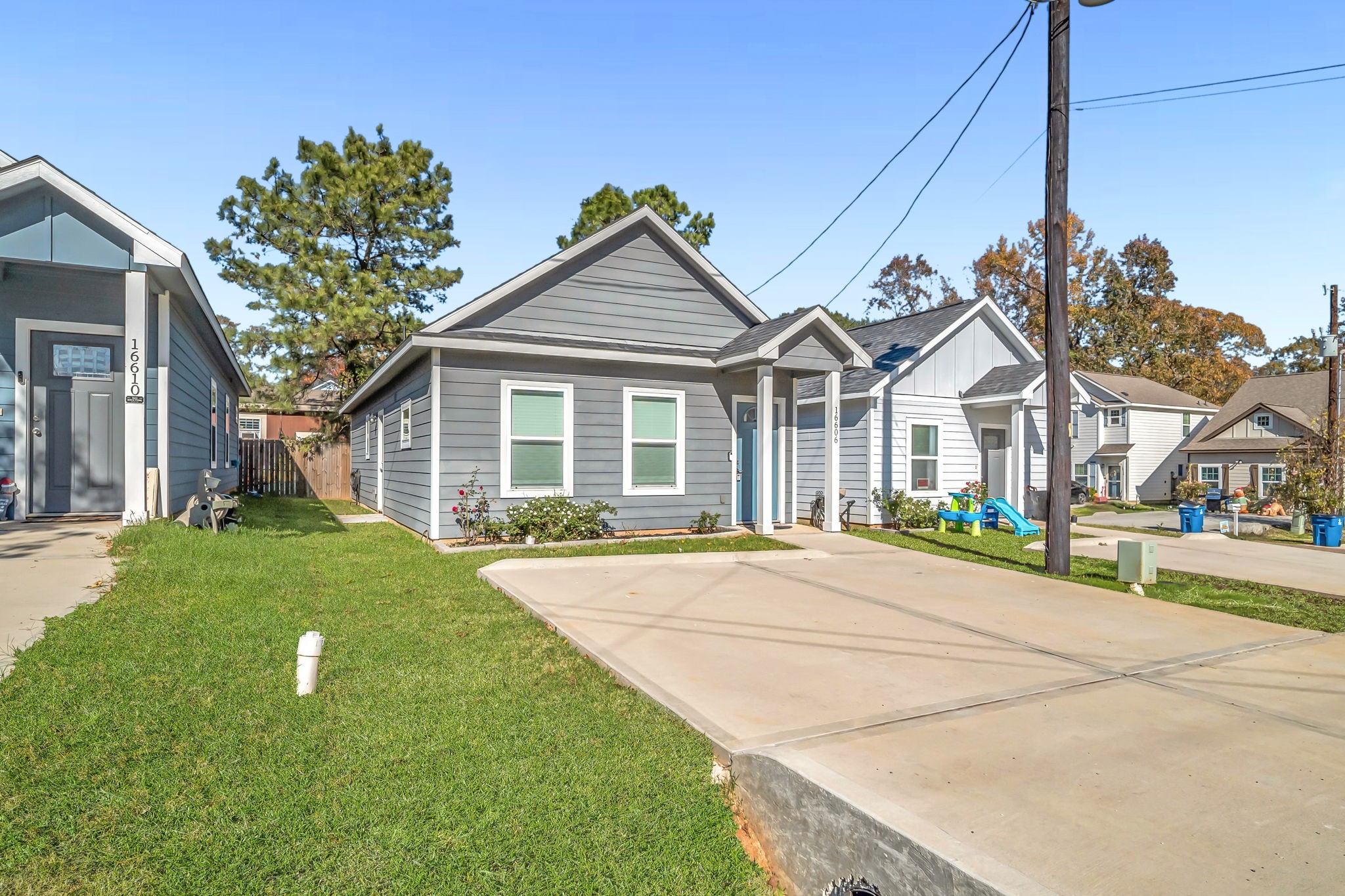 16606 East Forrestal Street Montgomery, TX 77316 - Photo 2 of 14 This home boasts a double driveway.