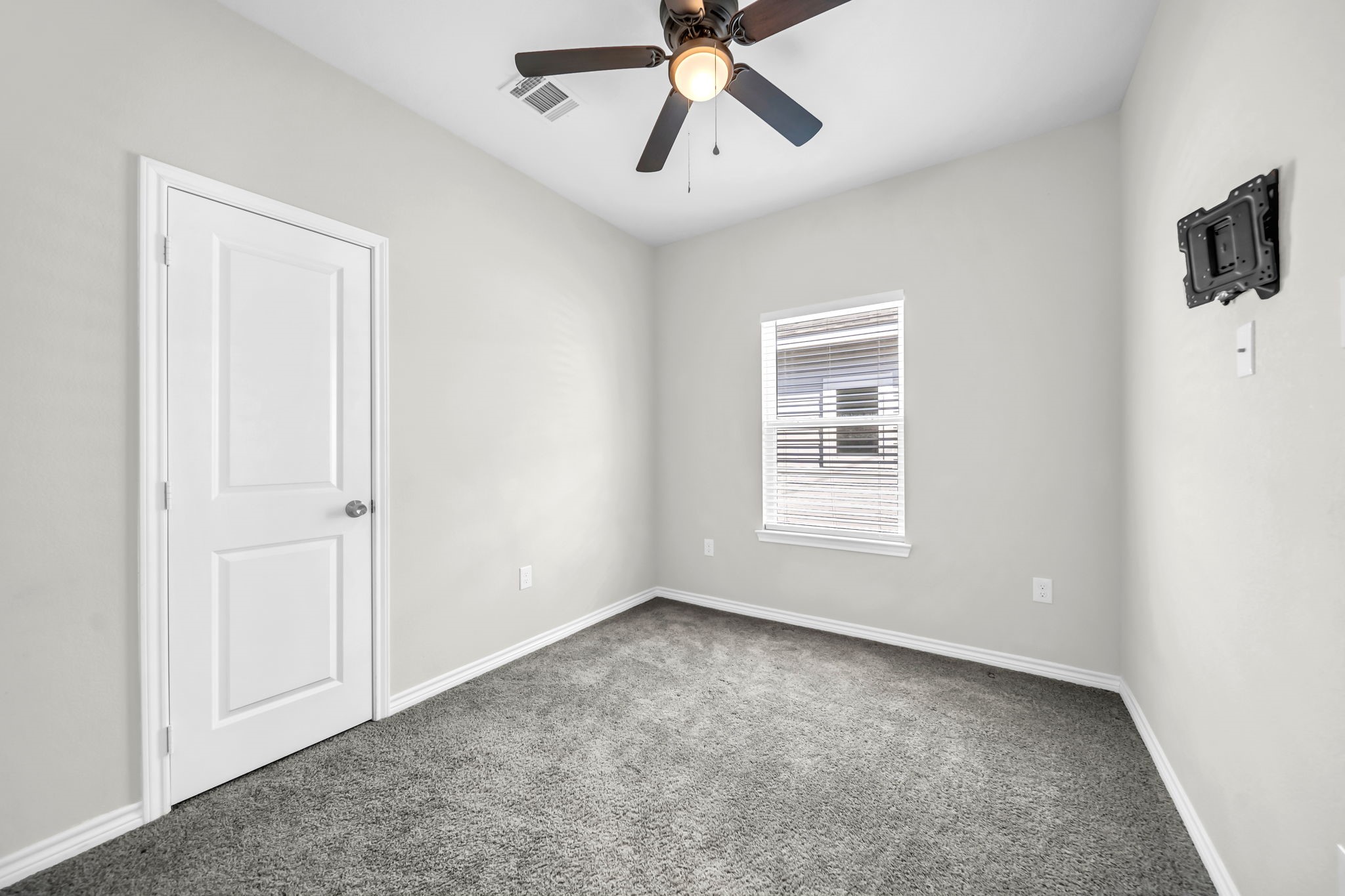 16606 East Forrestal Street Montgomery, TX 77316 - Photo 5 of 14 secondary bedrooms with window coverings, like new carpet and ceiling fans.