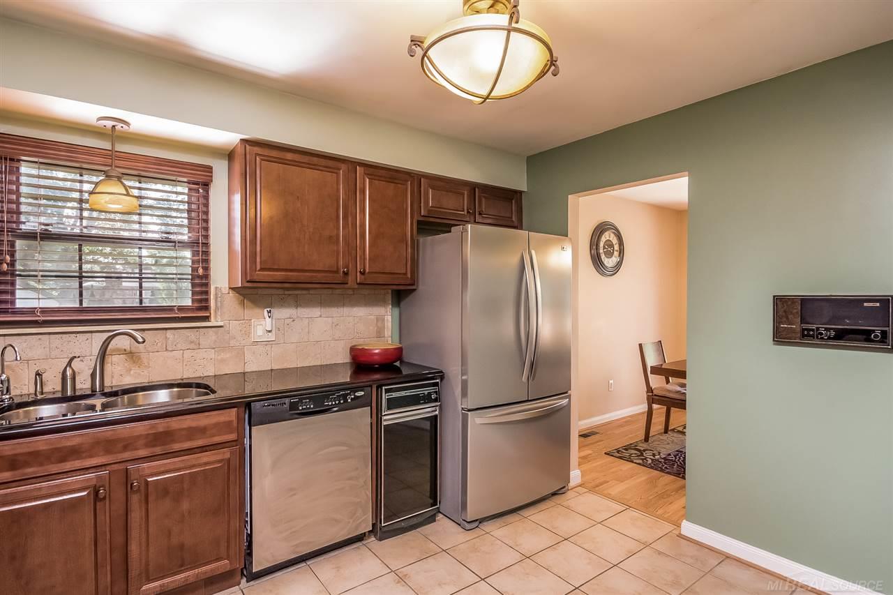 849 Dumont Place Rochester Hills, MI 48307 - Photo 14 of 50