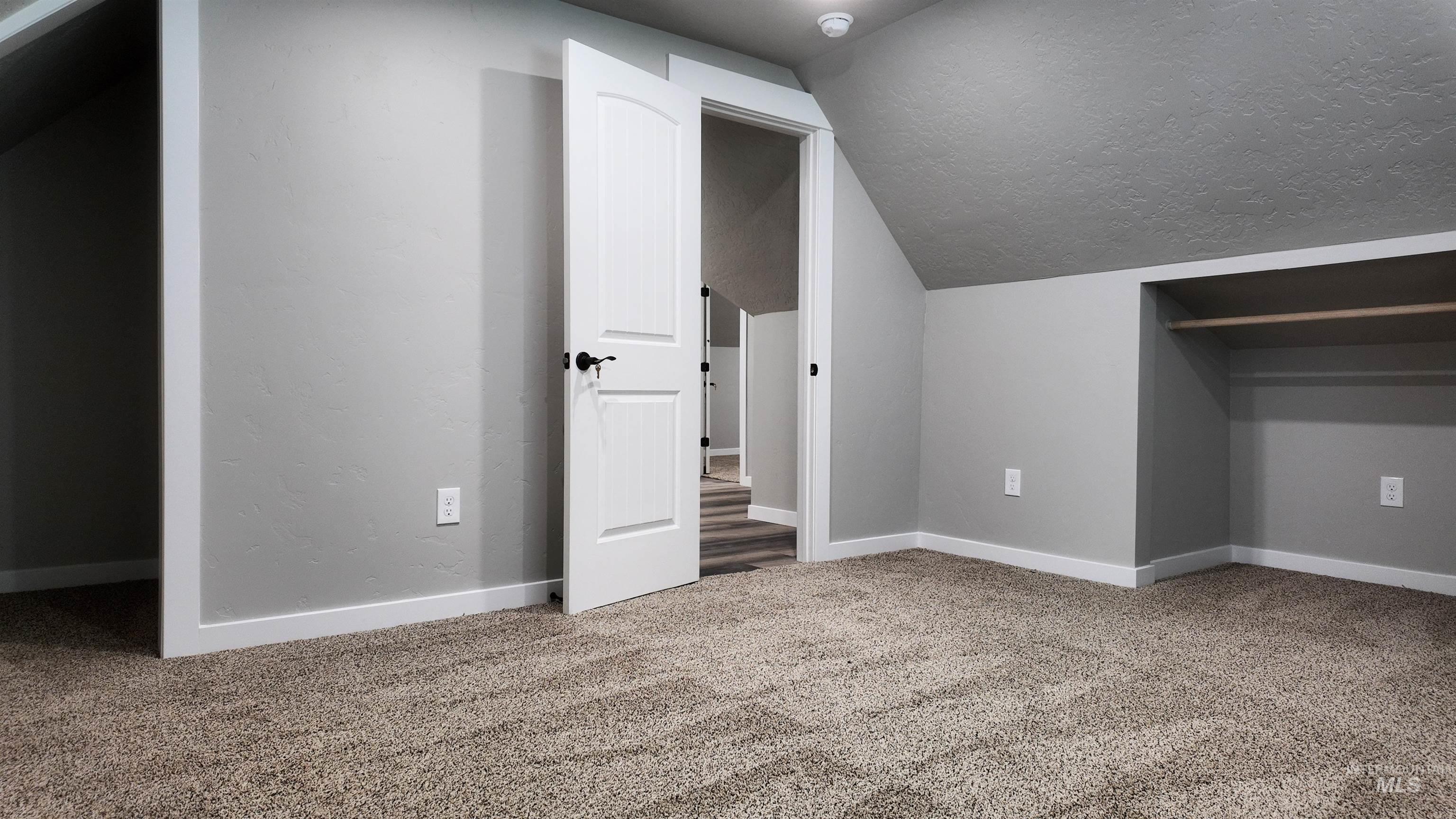 5850 Lockett Road Huntington, OR 97907 - Photo 41 of 49 Bonus room featuring carpet floors, lofted ceiling, and a textured ceiling