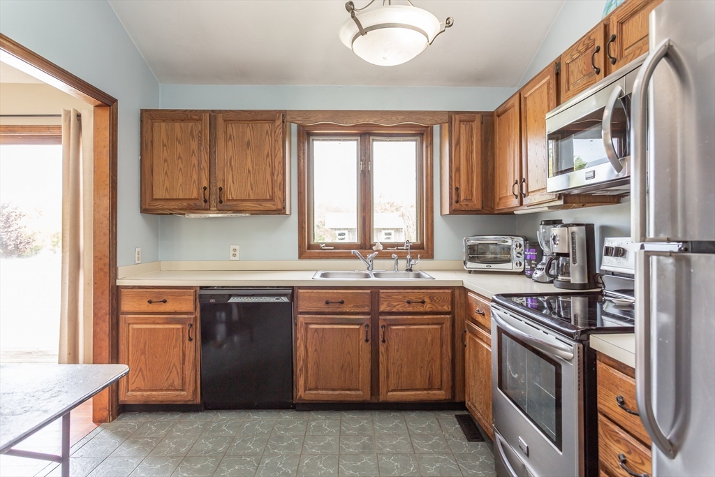 688 Sodom Road Westport, MA 02790 - Photo 8 of 29 Gallery Image 8