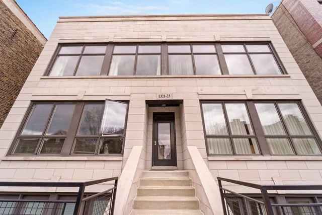 $4,095 | 1321 North Bosworth Avenue, Unit 2N, Chicago, IL 60642