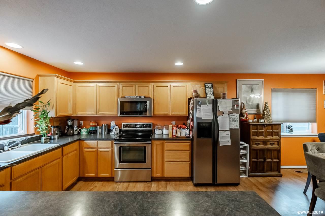 1679 Baxter Road Southeast Salem, OR 97306 - Photo 16 of 41 Gallery Image 16