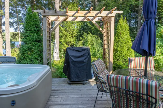 $699,999 | 248 Long Pond Road, Great Pond, ME 04408